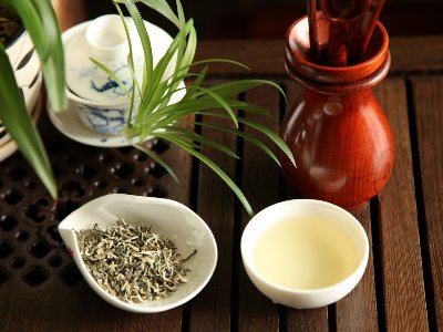 白茶有几种什么价，白茶的品种和价钱