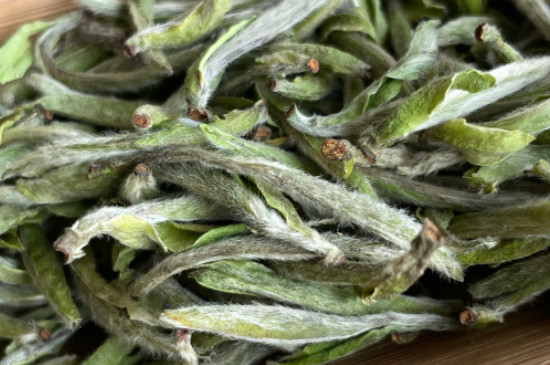 牡丹王和白毫银针的区别，白毫银针和牡丹王哪个好？