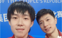 马龙晒出自己搭档王楚钦和北京队全队的合影