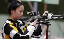 杨倩杨皓然在气步枪混团决赛里以17比13战胜对手夺冠