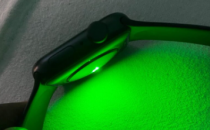 Apple Watch下方的绿灯是什么