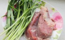 羊肉和韭菜能一起食用吗？有哪些与羊肉相克的食物需要注意？