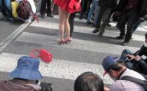 被偷拍裙底并遭恶意勒索 女演员报警 
