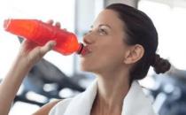 运动饮料是电解质水吗 运动饮料可以补充电解质吗