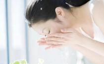如何用香皂正确的洗脸（不能够在皮肤表面停留时间过长）