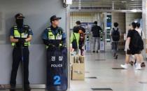 韩国无差别连伤14人嫌犯露面 曾获奥赛奖3年前精神已分裂