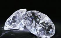 ​钻石在平时如何进行保养（及时去除表面的油污和污垢）