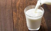 ​喝牛奶会不会增加患癌症的风险（适量喝不会得癌症）