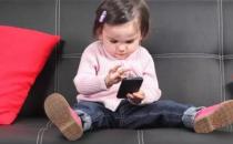 ​小孩爱玩手机怎么办 家长如何教育（建立明确的规定和限制）