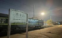 ​大学生夜游南京西站爬火车拍照被电击烧伤