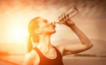 ​运动后可以马上喝水吗 运动后什么时候可以喝水